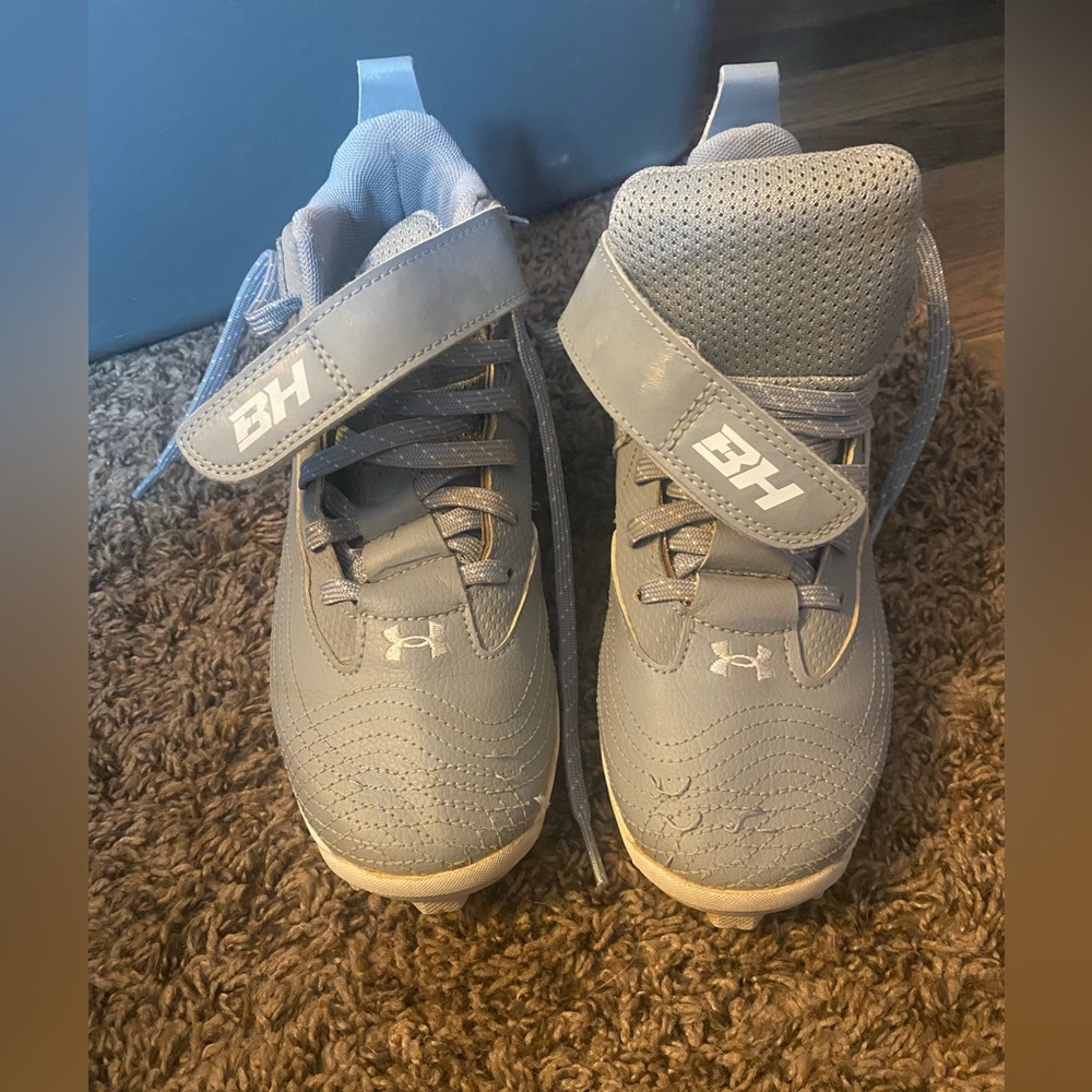 Youth under Armour Bryce Harper size 3.5 cleats